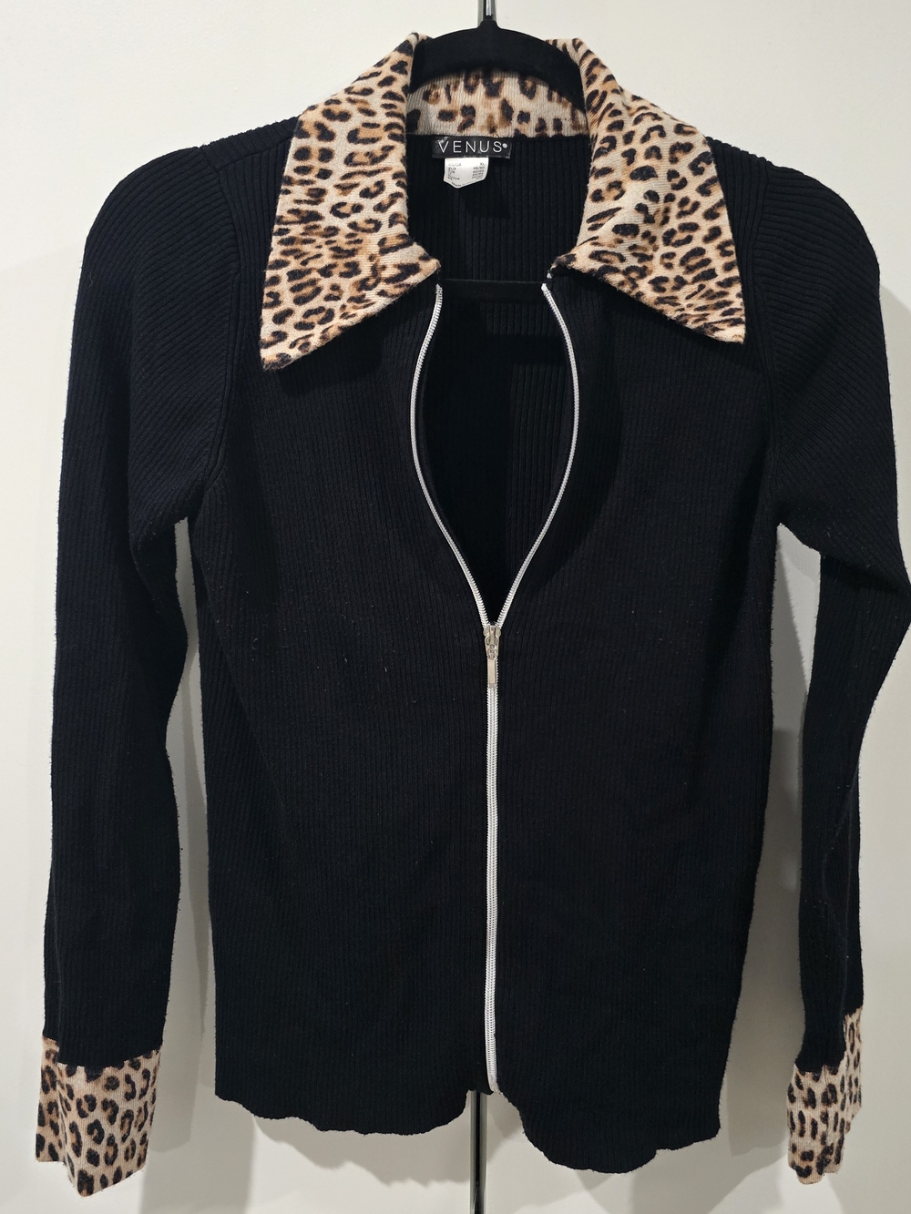 VENUS Black Ribbed Zip-Front Sweater with Leopard Collar and Cuffs